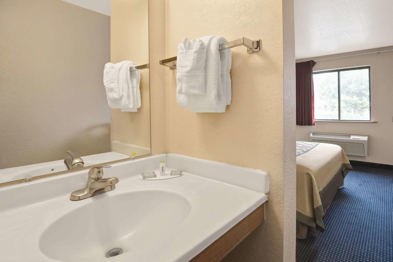 Super 8 By Wyndham Albuquerque West/Coors Blvd Hotel Exterior foto